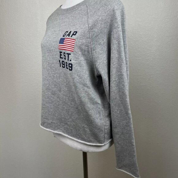 Gap - Logo Raw Edge Vintage Crewneck Sweatshirt 688273 | Medium | Heathered Gray - Picture 14 of 16